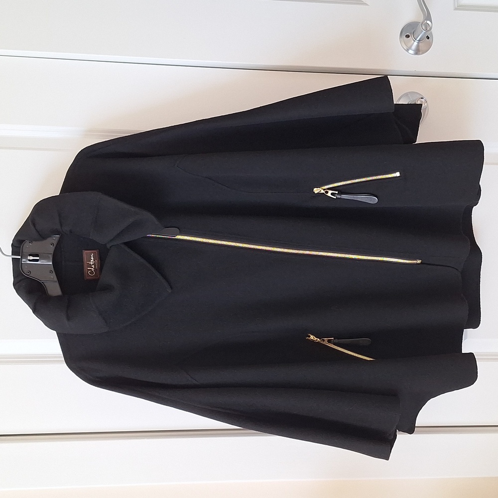 Black Cashmere (50%) and Wool (50%) Capelet with Asymmetrical Zipper